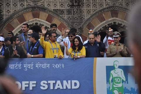 Bollywood Actors runing in 10th.anniversary Standard Charted Mumbai Marathon 2013