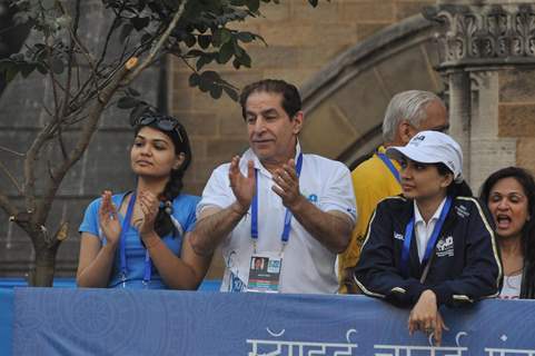 Bollywood Actors runing in 10th.anniversary Standard Charted Mumbai Marathon 2013