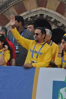 Bollywood Actors runing in 10th.anniversary Standard Charted Mumbai Marathon 2013