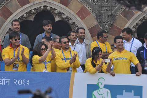 Bollywood Actors runing in 10th.anniversary Standard Charted Mumbai Marathon 2013