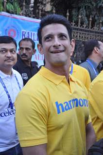 Bollywood Actors runing in 10th.anniversary Standard Charted Mumbai Marathon 2013