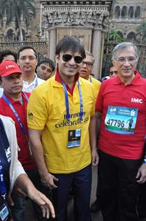 Bollywood Actors runing in 10th.anniversary Standard Charted Mumbai Marathon 2013