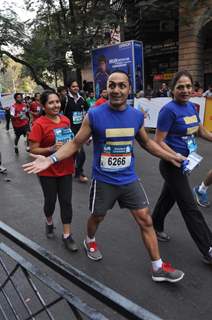 Bollywood Actors runing in 10th.anniversary Standard Charted Mumbai Marathon 2013