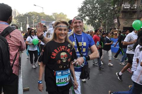 Bollywood Actors runing in 10th.anniversary Standard Charted Mumbai Marathon 2013