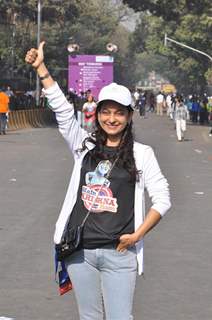 Bollywood Actors runing in 10th.anniversary Standard Charted Mumbai Marathon 2013