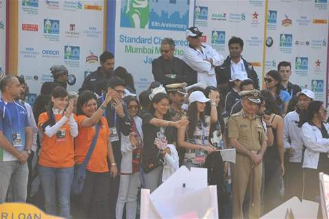 Bollywood Actors runing in 10th.anniversary Standard Charted Mumbai Marathon 2013