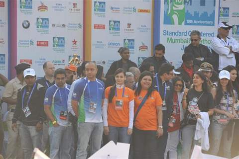 Bollywood Actors runing in 10th.anniversary Standard Charted Mumbai Marathon 2013