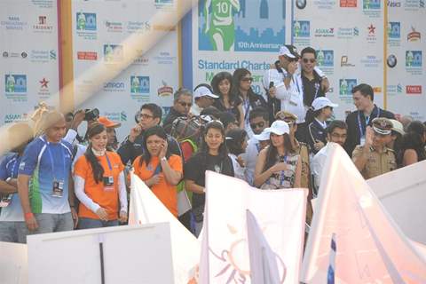 Bollywood Actors runing in 10th.anniversary Standard Charted Mumbai Marathon 2013