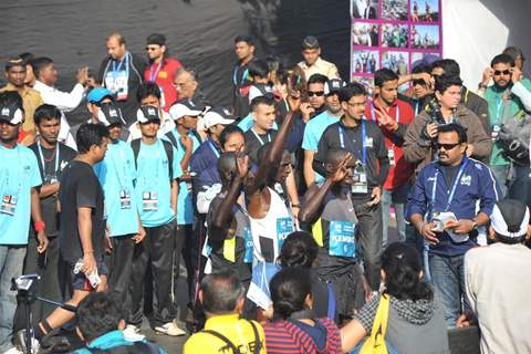 Bollywood Actors runing in 10th.anniversary Standard Charted Mumbai Marathon 2013