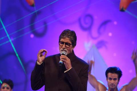 Amitabh Bachchan performs at the Global Sounds Of Peace Concert