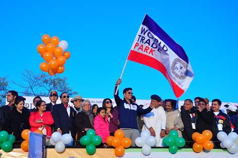 Akshay Kumar flags off Ambuja Jaipur Marathon