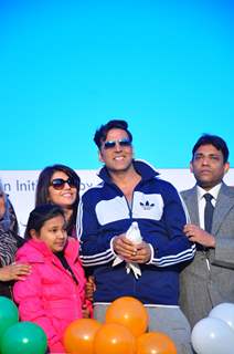 Akshay Kumar flags off Ambuja Jaipur Marathon