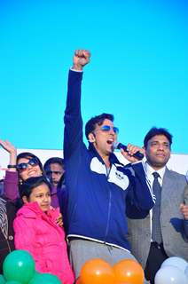 Akshay Kumar flags off Ambuja Jaipur Marathon