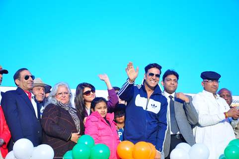 Akshay Kumar flags off Ambuja Jaipur Marathon