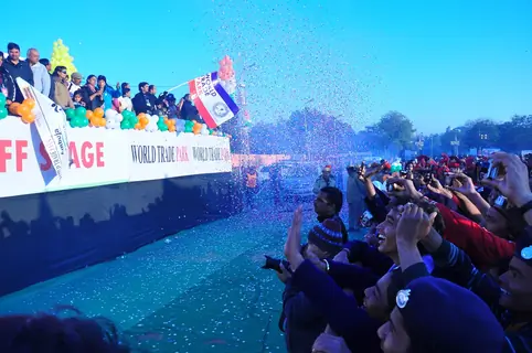 Akshay Kumar flags off Ambuja Jaipur Marathon