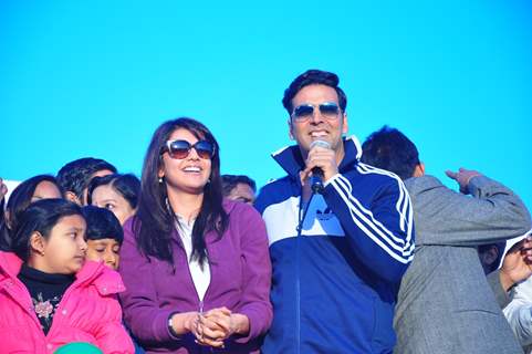 Akshay Kumar flags off Ambuja Jaipur Marathon