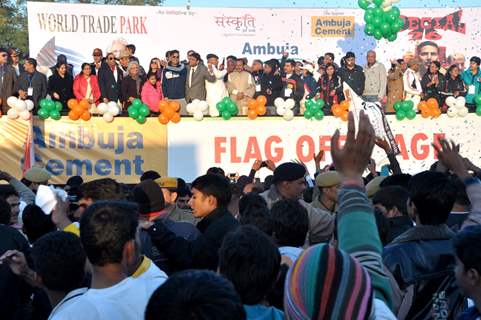 Akshay Kumar flags off Ambuja Jaipur Marathon