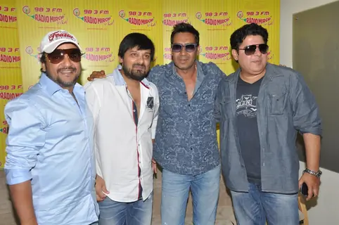 Himmatwala team at redio mirchi