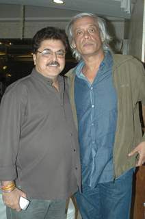 Sudhir Mishra & Ashoke Pandit at Shashi Ranjan & Rumi Jaffrey's Mushaira event