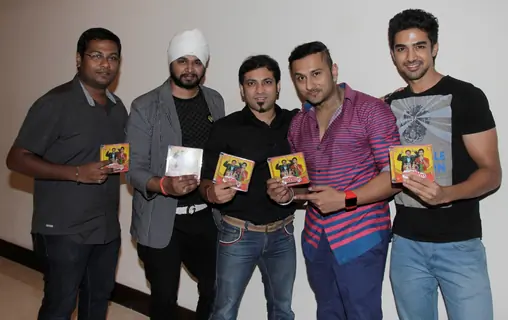 Ramji Gulati and Yo Yo Honey Singh Mashup Performance sets the Stage on Fire