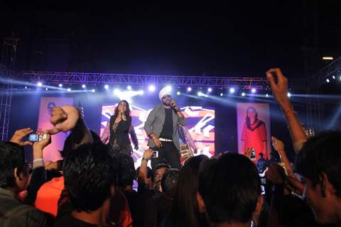 Ramji Gulati and Yo Yo Honey Singh Mashup Performance sets the Stage on Fire