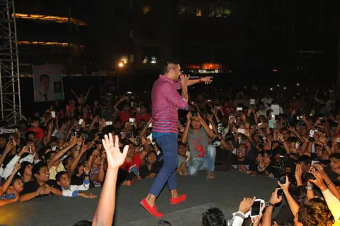 Ramji Gulati and Yo Yo Honey Singh Mashup Performance sets the Stage on Fire