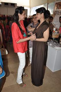 Celebs at Charity Exhibition ’Aariash’ to ‘Save The Children’ Foundation