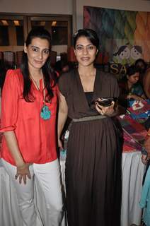 Celebs at Charity Exhibition ’Aariash’ to ‘Save The Children’ Foundation