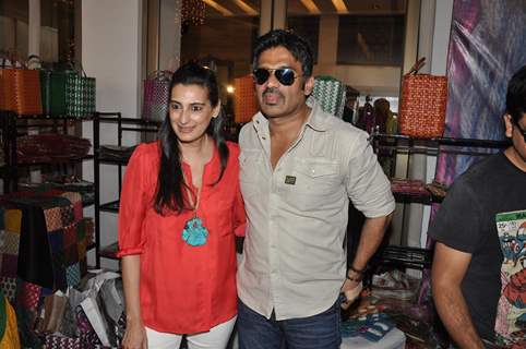 Celebs at Charity Exhibition ’Aariash’ to ‘Save The Children’ Foundation