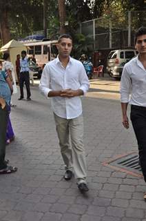 Sonu Nigam's mother's prayer meet