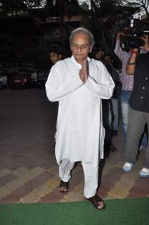 Sonu Nigam's mother's prayer meet