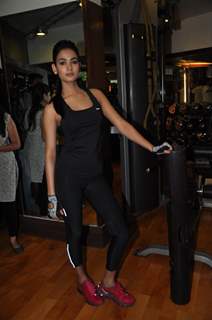 Sonal Chauhan at Body Sculptor Gym, Juhu