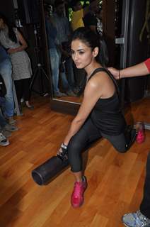 Sonal Chauhan at Body Sculptor Gym, Juhu