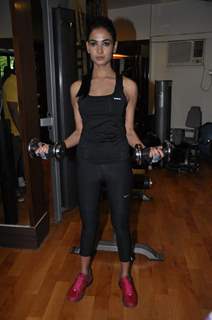 Sonal Chauhan at Body Sculptor Gym, Juhu