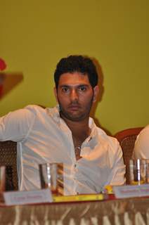 Yuvraj Singh unveils Shailendra Singh's book 'F@k Knows'