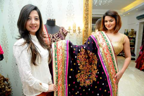 Amy Billimoria designs a unique Saree on the ocassion of Woman's Day