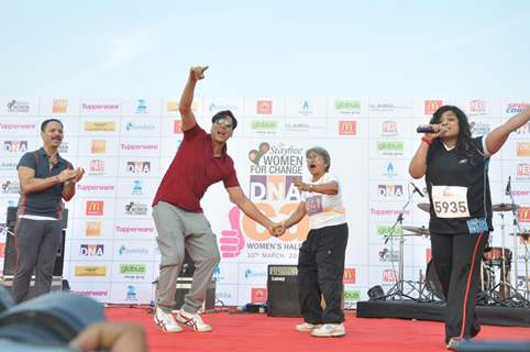 Akshay Kumar at DNA Womans Half Marathon 2013