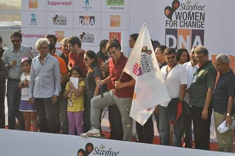 Akshay Kumar at DNA Womans Half Marathon 2013