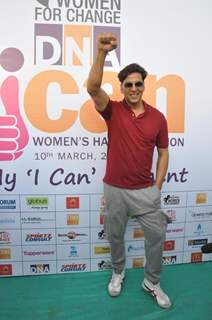 Akshay Kumar at DNA Womans Half Marathon 2013