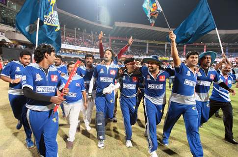 Celebrity Cricket League 2013 (CCL) Finals between Karnataka Bulldozers vs Telugu Warriors at the Chinnaswamy Stadium in Bengaluru