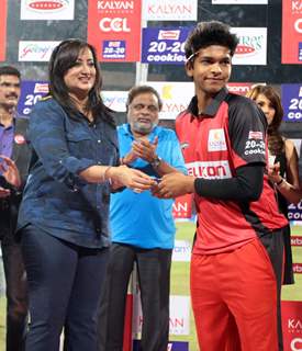 Celebrity Cricket League 2013 (CCL) Finals between Karnataka Bulldozers vs Telugu Warriors at the Chinnaswamy Stadium in Bengaluru