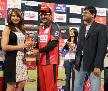 Celebrity Cricket League 2013 (CCL) Finals between Karnataka Bulldozers vs Telugu Warriors at the Chinnaswamy Stadium in Bengaluru