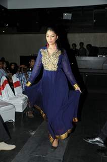 Tia Bajpai walks the ramp for Bobby Khanduja's show