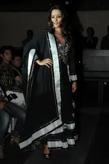 Tia Bajpai walks the ramp for Bobby Khanduja's show