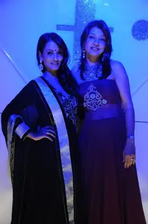 Tia Bajpai walks the ramp for Bobby Khanduja's show