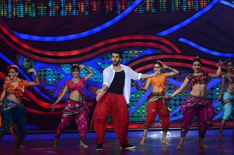 Promotion of Movie Rangrezz on Nach Baliye 5