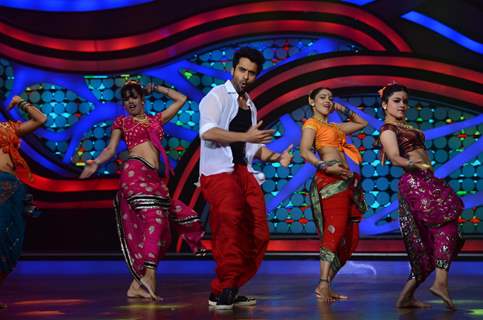 Promotion of Movie Rangrezz on Nach Baliye 5