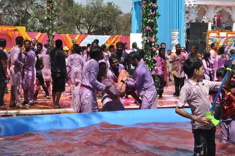 Rang De Colors Holi Party With Colors Artist