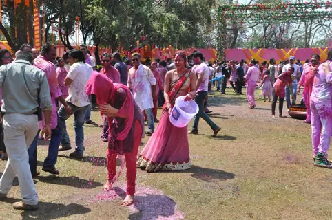 Rang De Colors Holi Party With Colors Artist