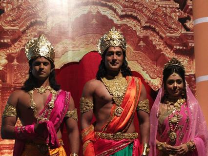 Neil Bhatt as Lakshman